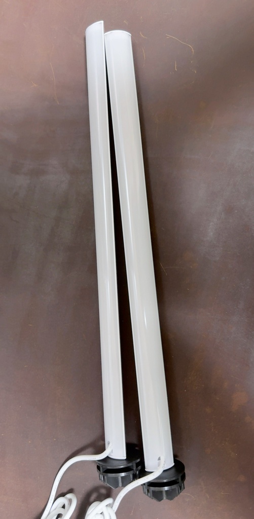 【超高演色Ra99 / 5300K】展示台用コーナー型LEDバー 30cm×2本セット（マルチパネルジョイント白黒付き）