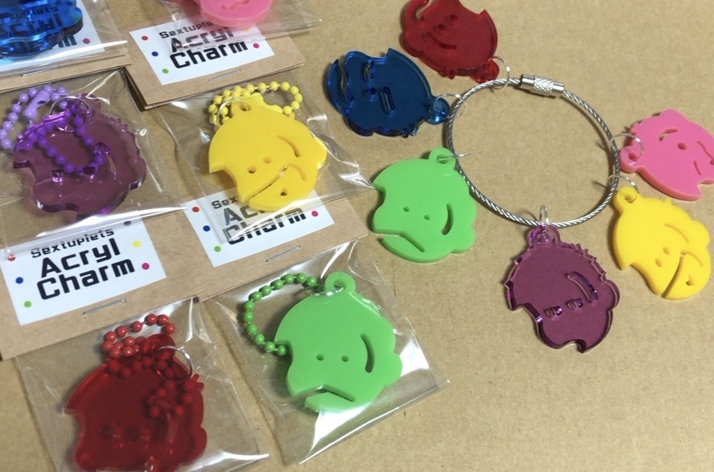 アクリルカットチャーム