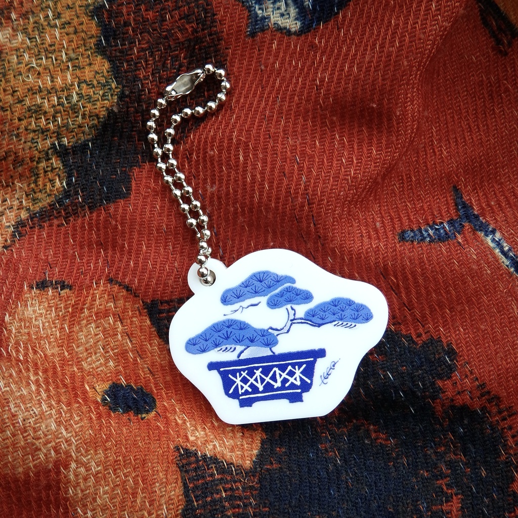 染付風アクリルキーホルダー / 虎と松