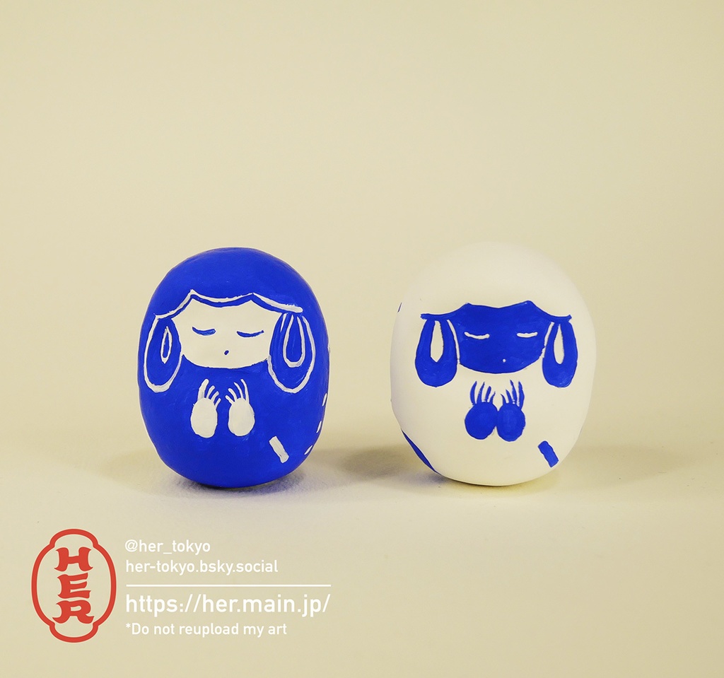 【青い張子】ダルマSサイズ／雨と蝶と幾何学模様