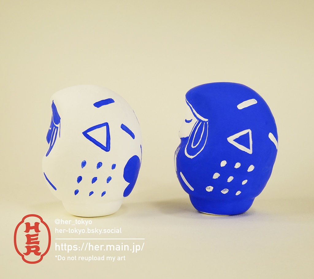 【青い張子】ダルマMサイズ/雨と蝶と幾何学模様