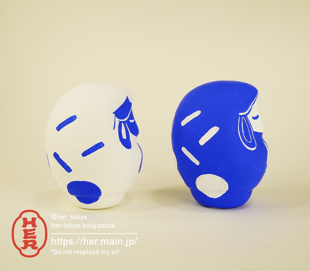 【青い張子】ダルマMサイズ/雨と蝶と幾何学模様