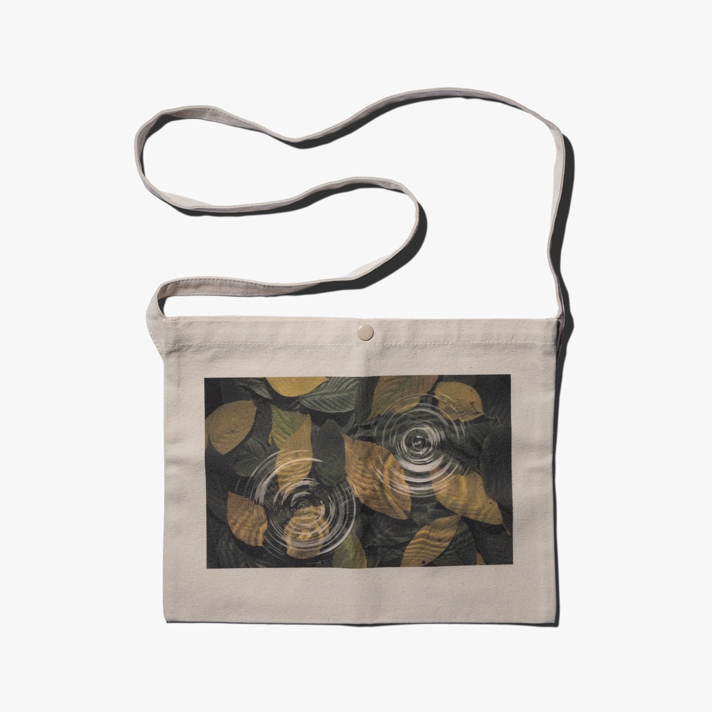 Leaf and water ripple sacoche