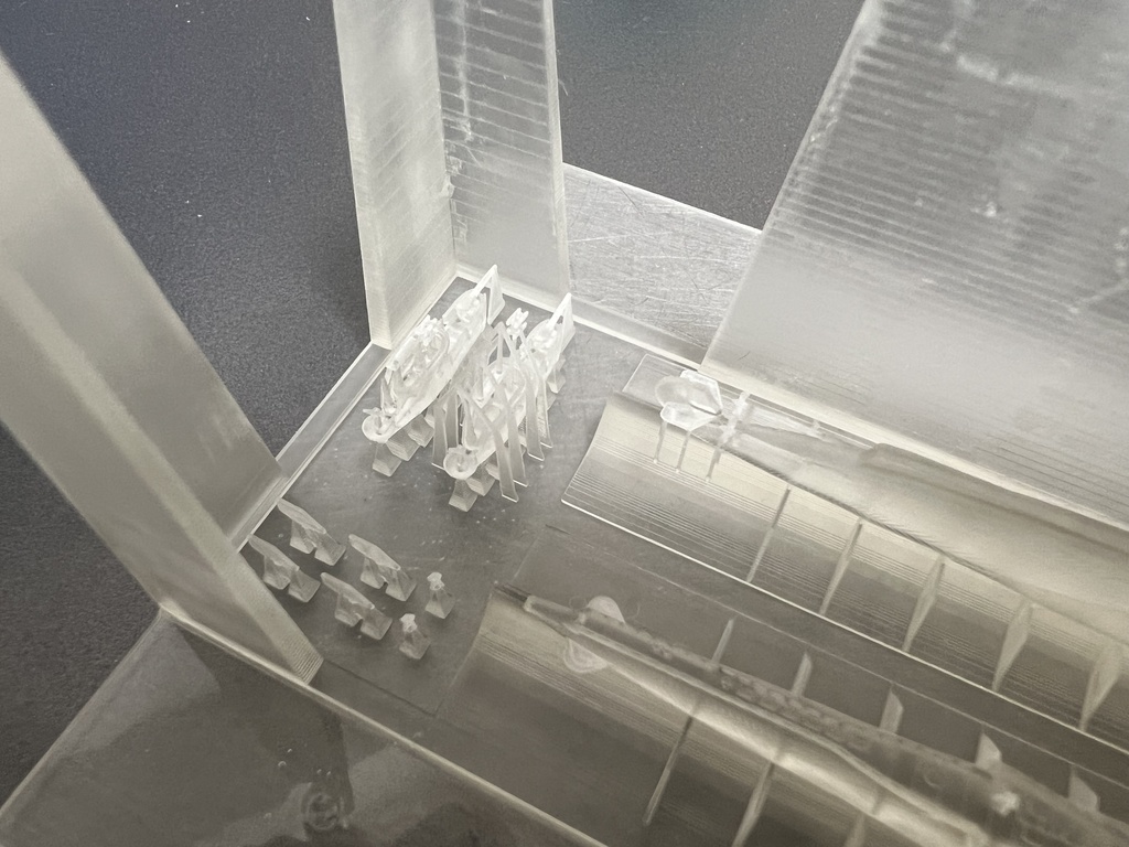 1/700 イギリス海軍 T型潜水艦第三グループ(吃水線・フルハル選択式) 1隻