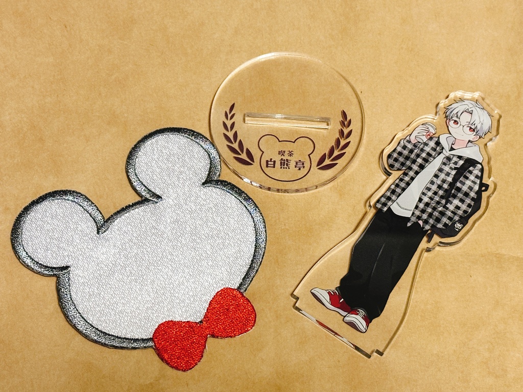 【白熊くらうどグッズ 第三弾】新衣装アクリルスタンド フル等身ver.&おそろい刺繍ワッペンステッカー