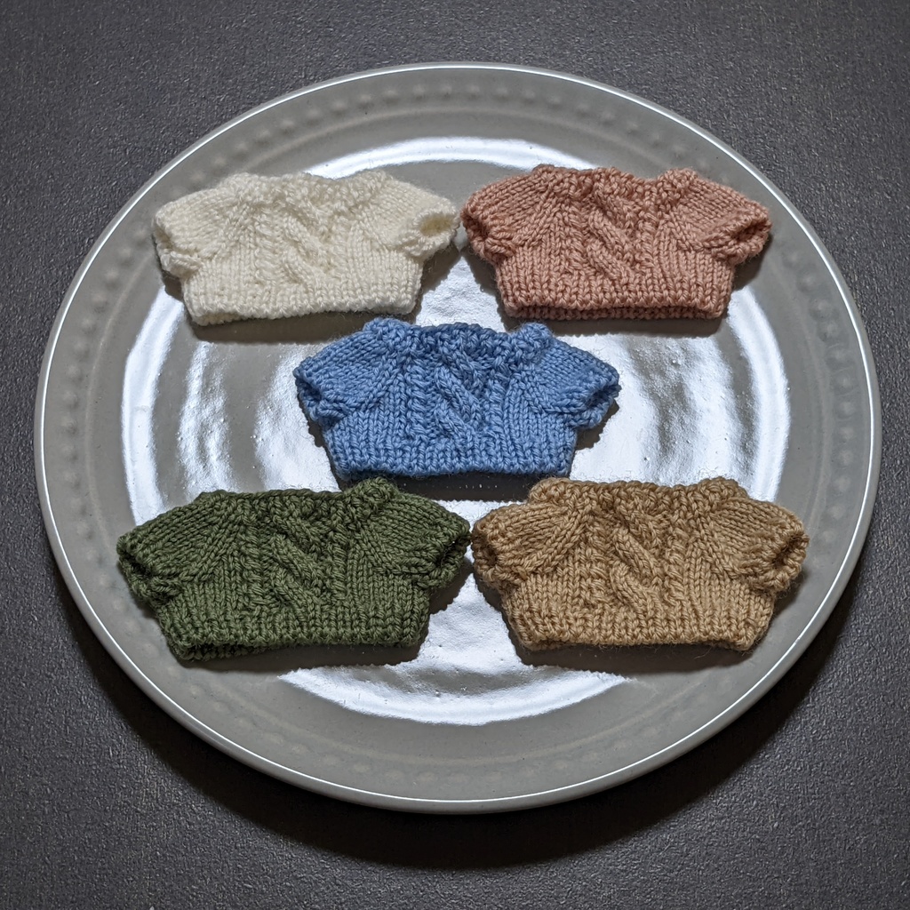 季節はずれのニットセーター