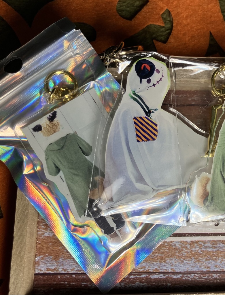 アクリルキーホルダー　背中2個セット