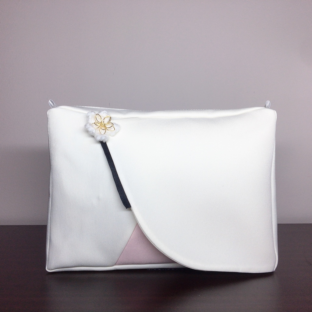 A3イメージポーチ　ミカエル