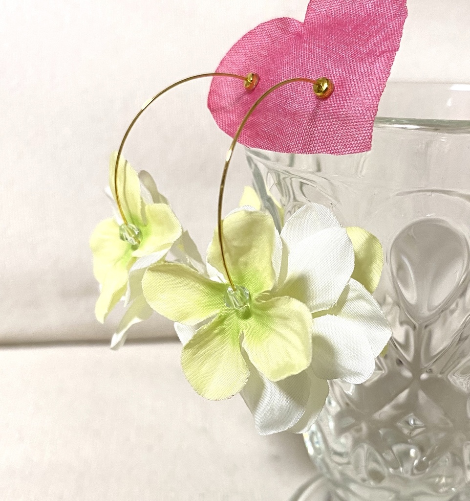 花びらのドリーミングイヤアクセ ピアス・イヤリング