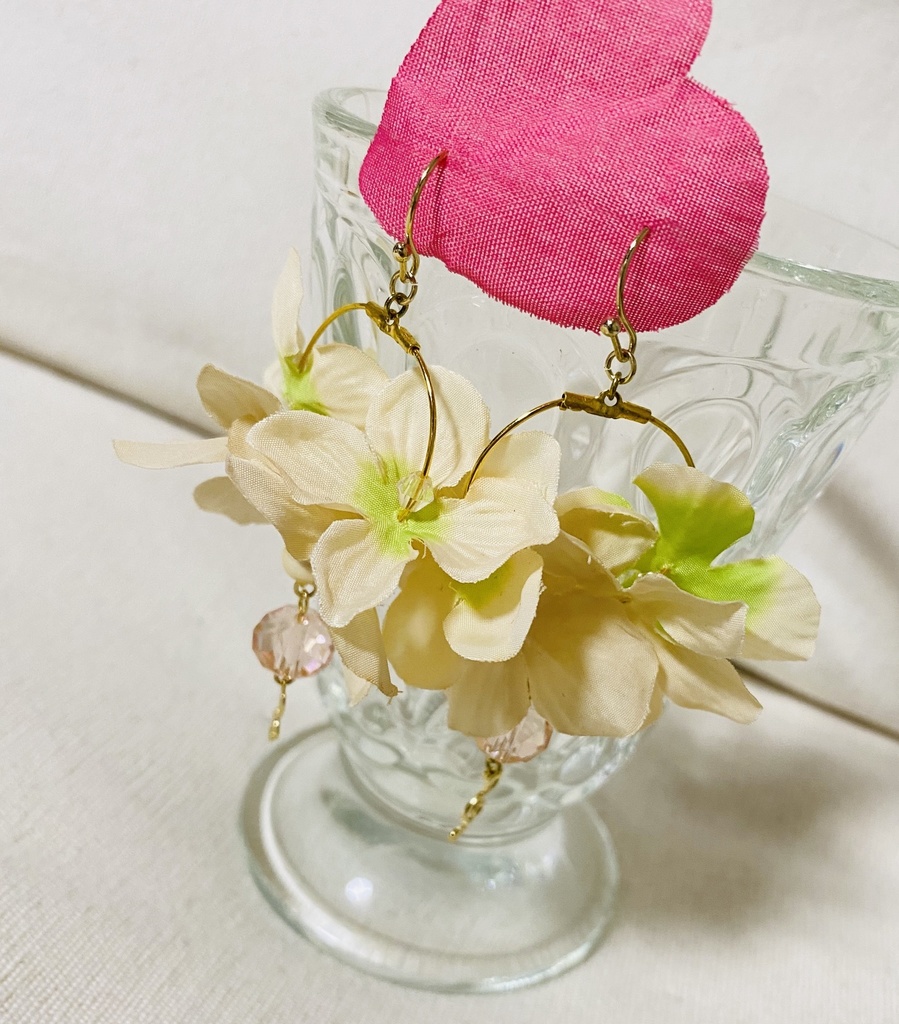花びらのドリーミングイヤアクセ ピアス・イヤリング