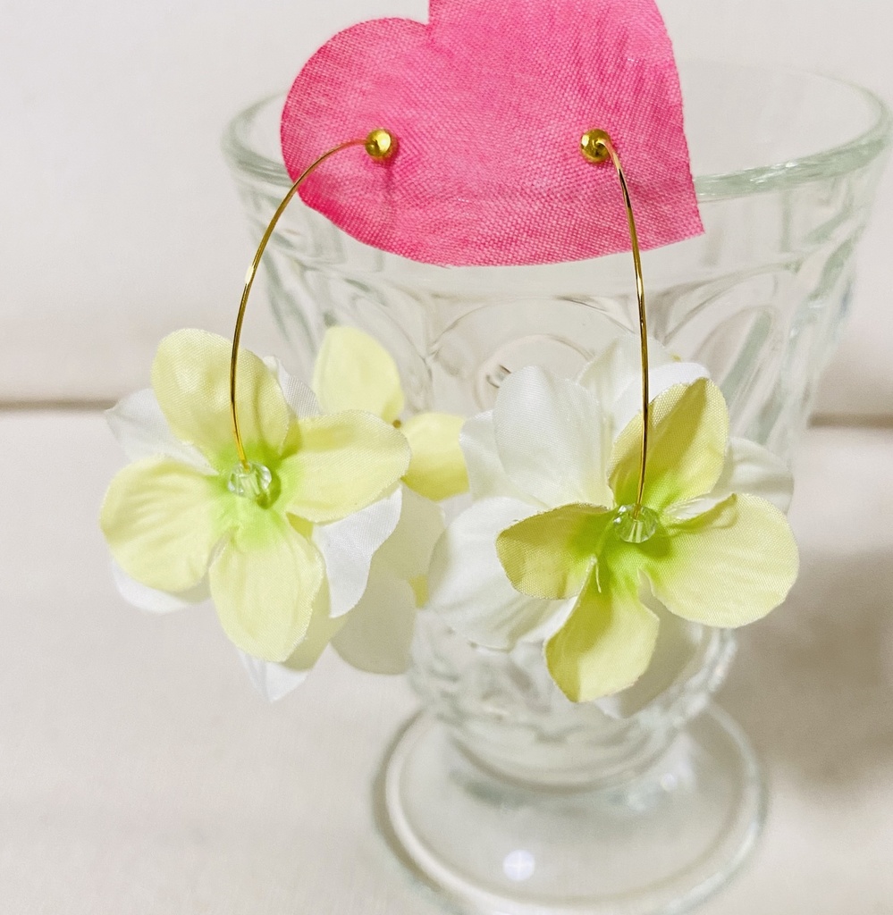 花びらのドリーミングイヤアクセ ピアス・イヤリング