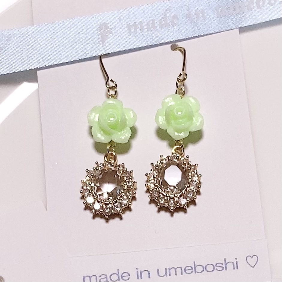 Fata dei fiori〜かわいい苺とお花の妖精さんイヤアクセサリー