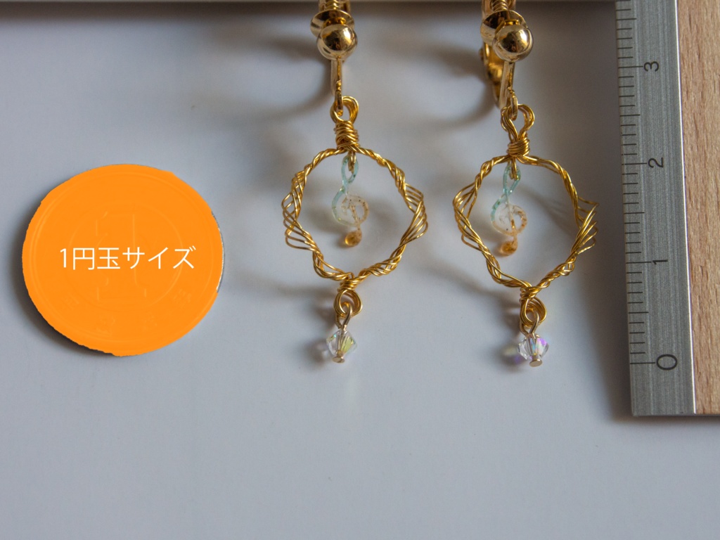 五線譜の踊るミニイヤリング【フェリアネイメージアクセサリー】
