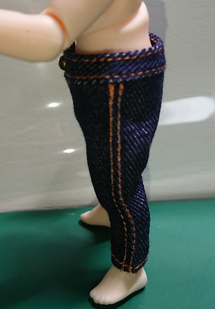 ねんどーるサイズパンツ ジーパン