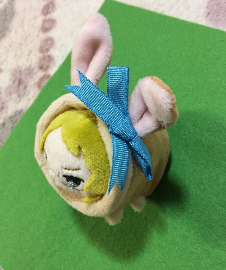 【受注休止中】もちもちマスコットミニ用着ぐるみ・ウインクショートイヤーうさちゃん(コーヒーミルク×ブルーリボン) うさぎ きぐるみ