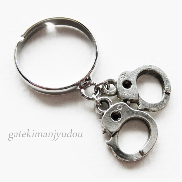 手錠の指輪