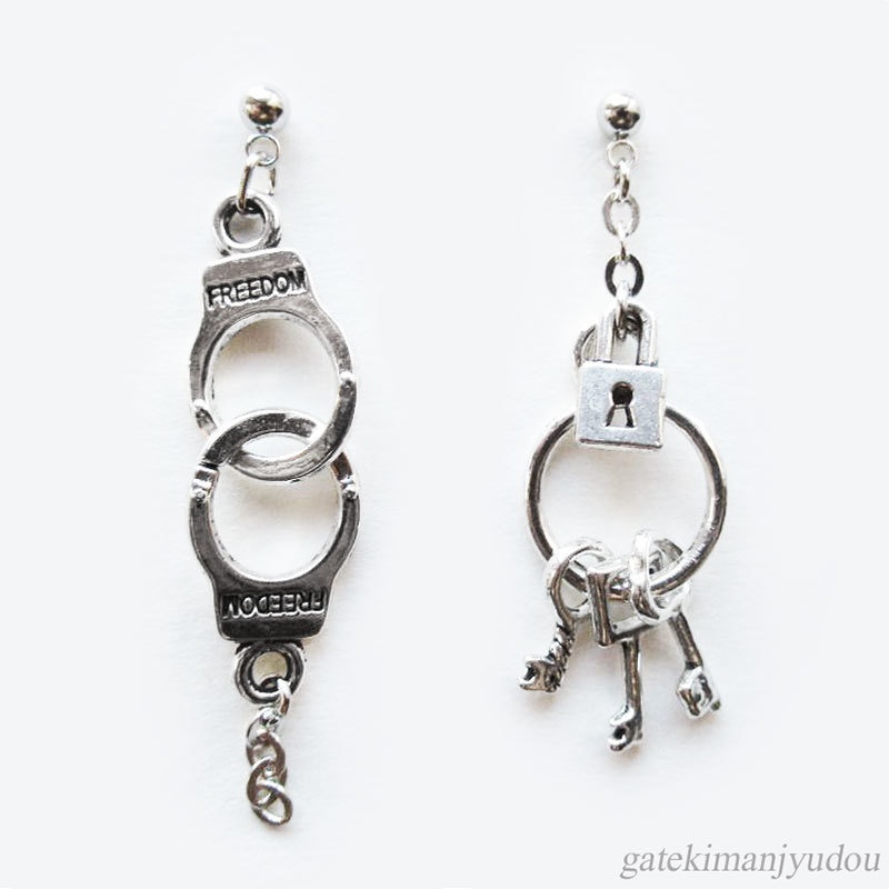 手錠と南京錠&鍵のピアス【イヤリング変更可】