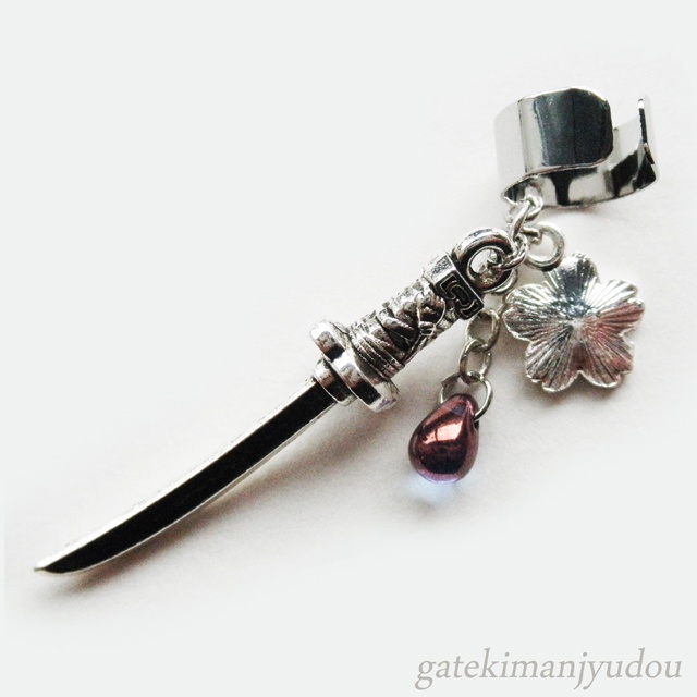 日本刀と桜のイヤーカフス/ラスターアメジスト