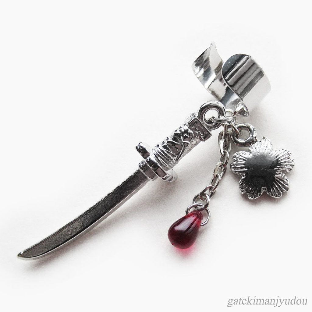 日本刀と桜のイヤーカフ/ボルドー