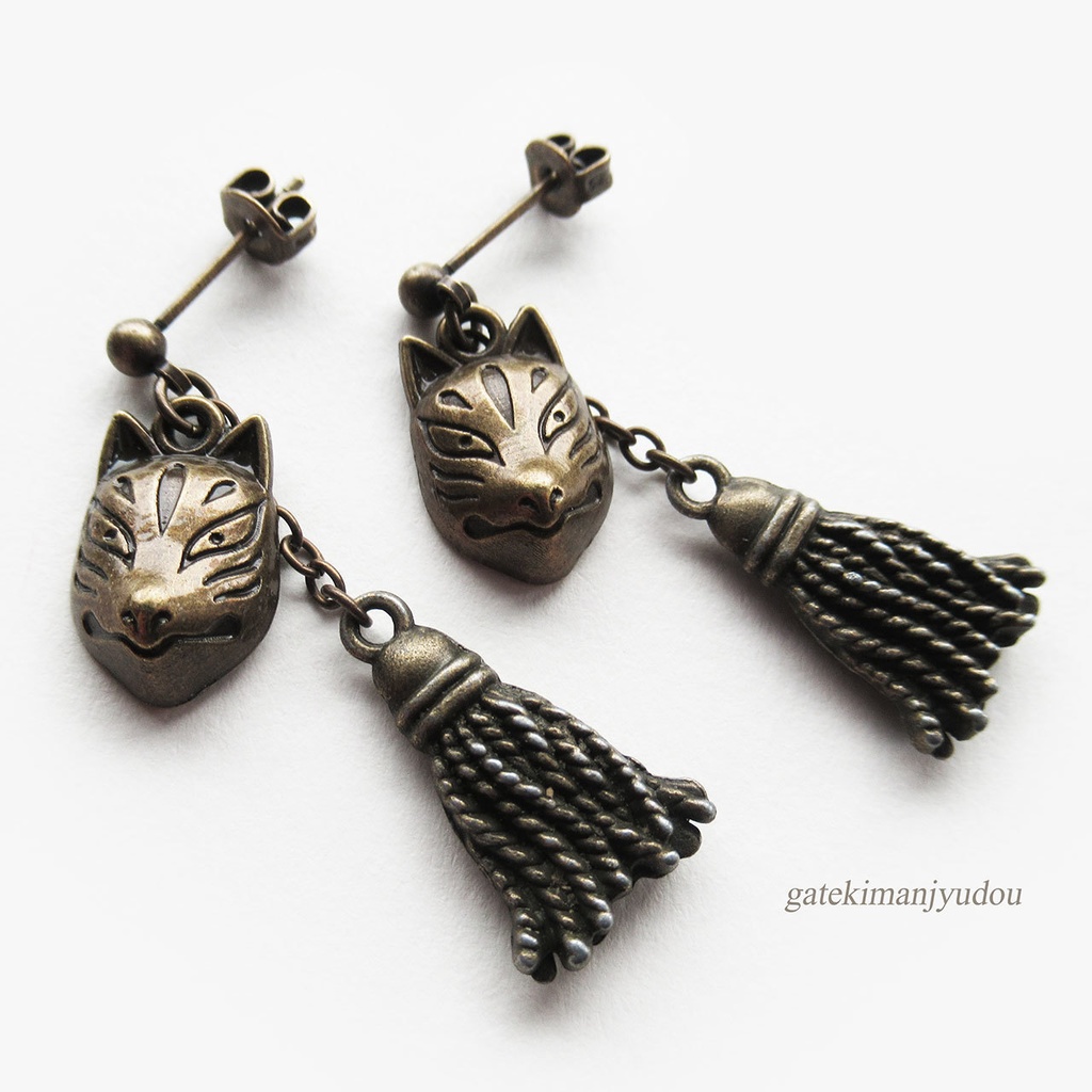 狐面とメタルタッセルのピアス【イヤリング等変更可】