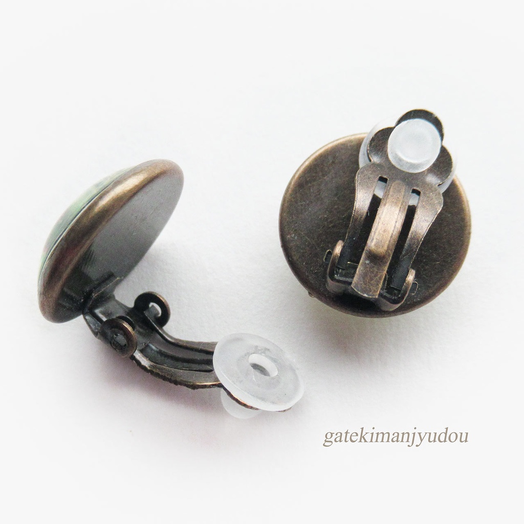 蝶のアンティーク風イヤリング