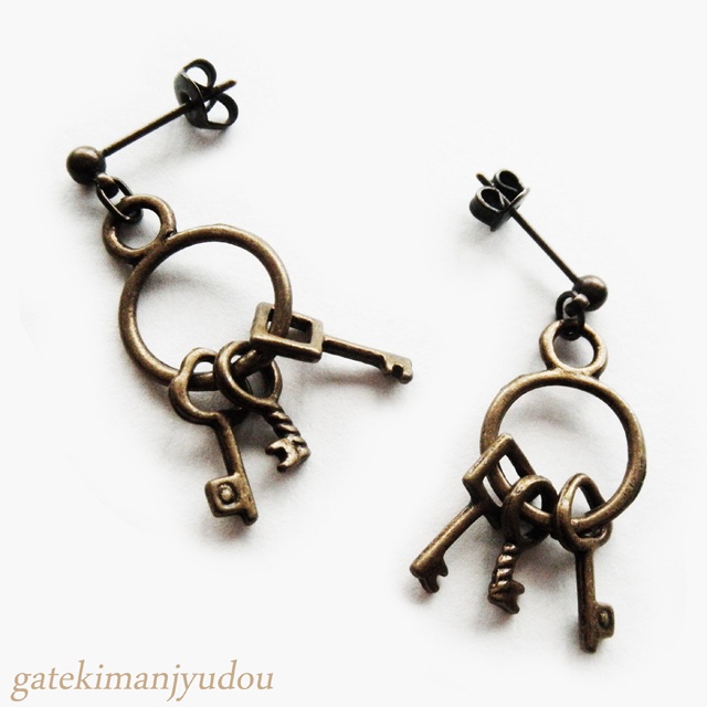 鍵の束のピアス/AG【イヤリング等変更可】