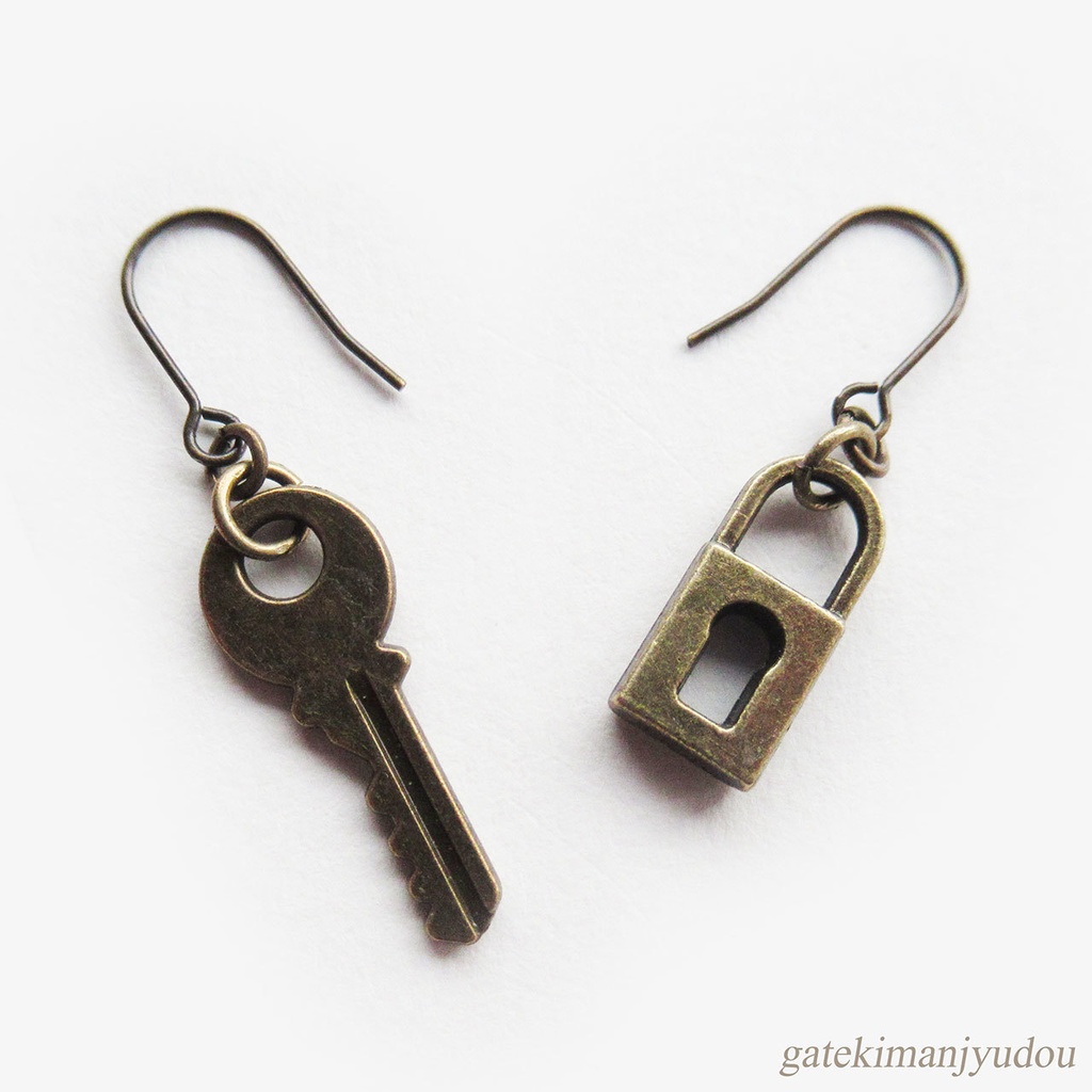 鍵&南京錠ピアス【イヤリング等変更可】