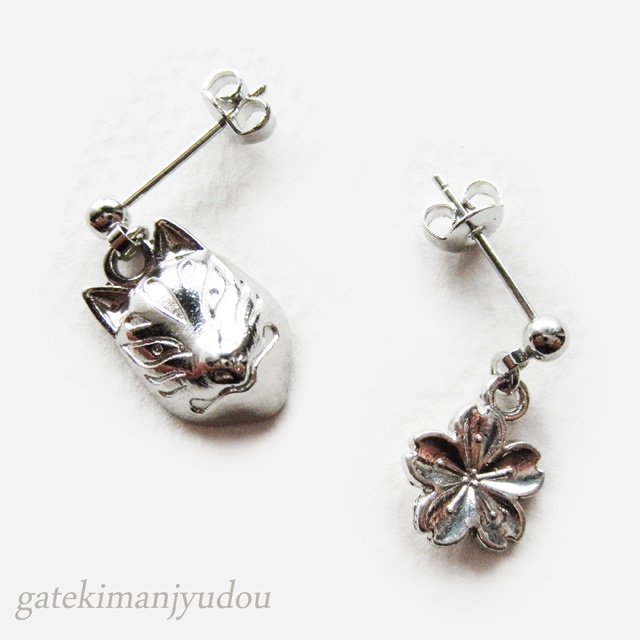 狐面と桜のピアス【イヤリング等変更可】