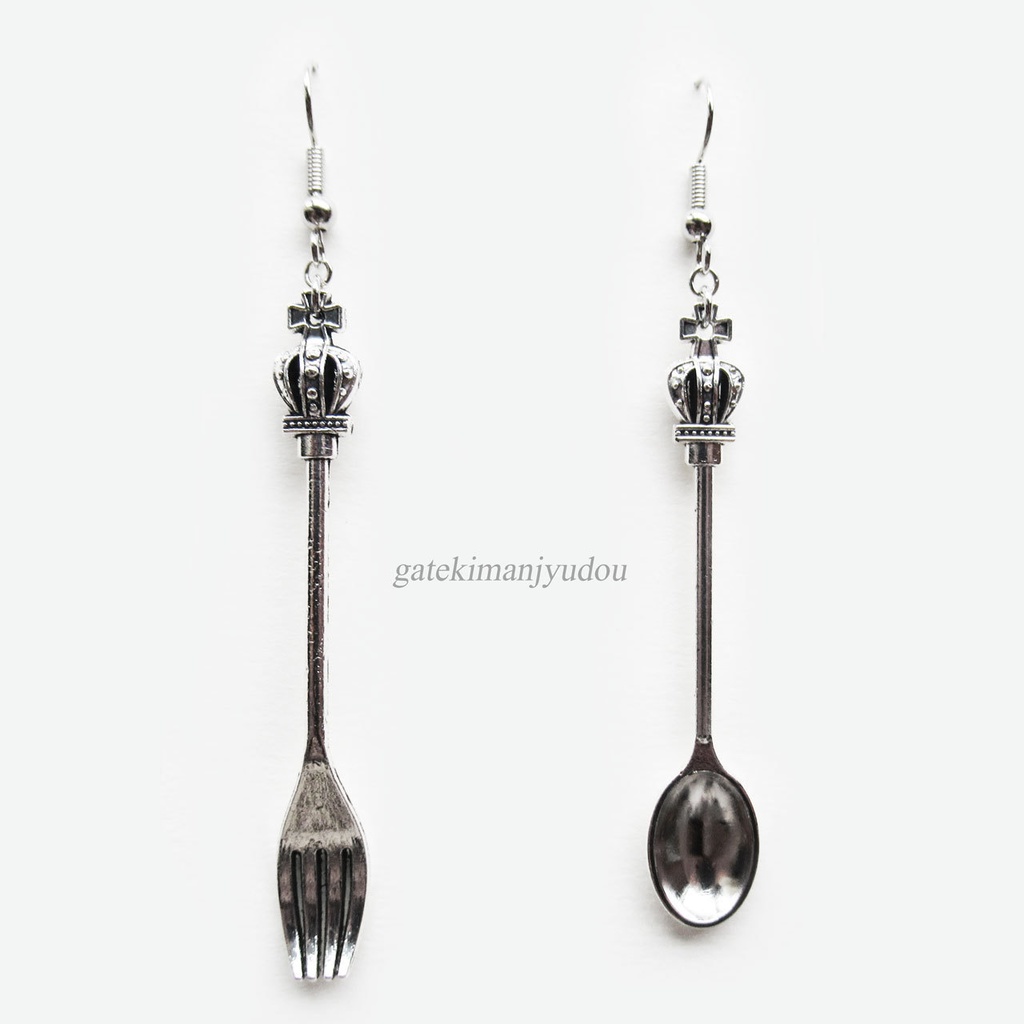 王冠フォーク&スプーンピアス【イヤリング変更可】