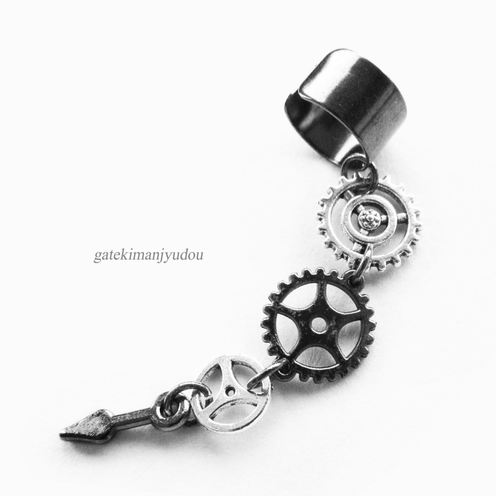歯車のイヤーカフ/黒×銀