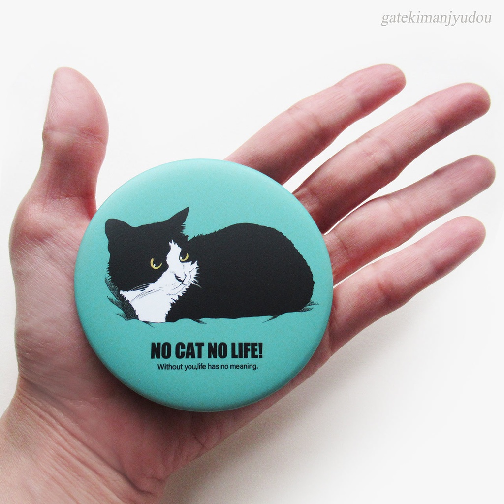 ハチワレ猫の大きめ缶バッジ