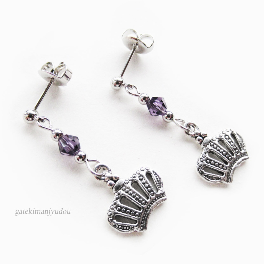 〈ビーズの色が選べる〉王冠ピアス【イヤリング等変更可】