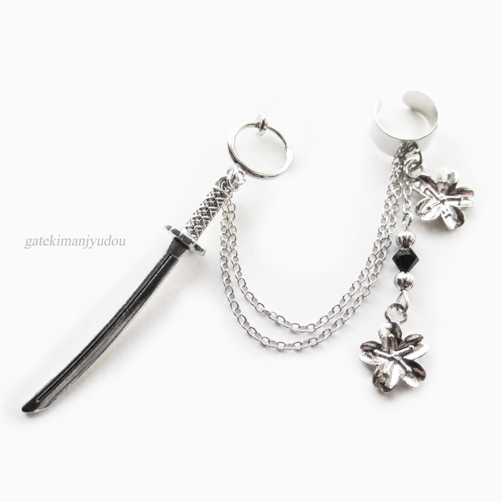 〈ビーズの色が選べる〉日本刀と刀のフープイヤリング&イヤーカフ【ピアス等パーツ交換可】