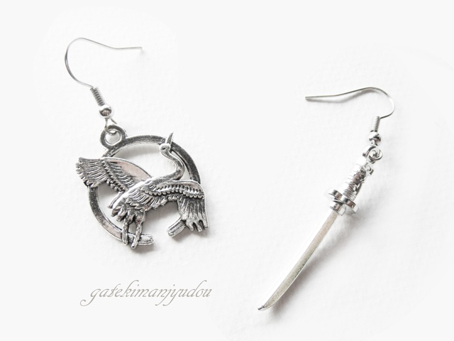 日本刀と鶴のピアス【イヤリング等変更可】