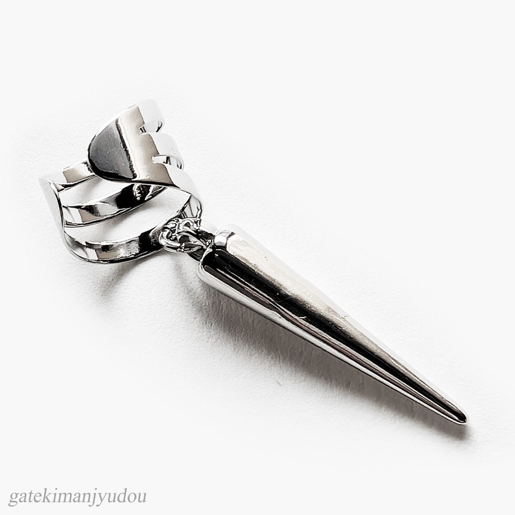 スパイクの3連風イヤーカフ