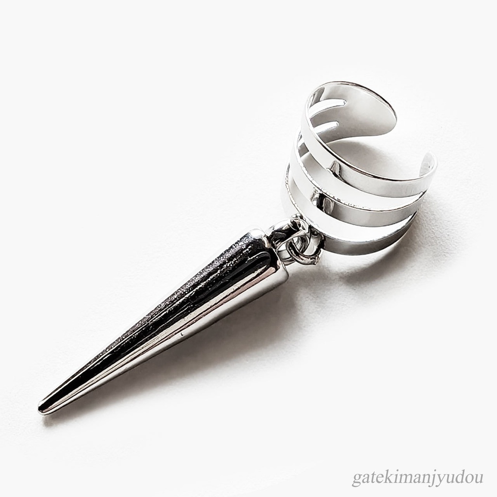 スパイクの３連風イヤーカフ