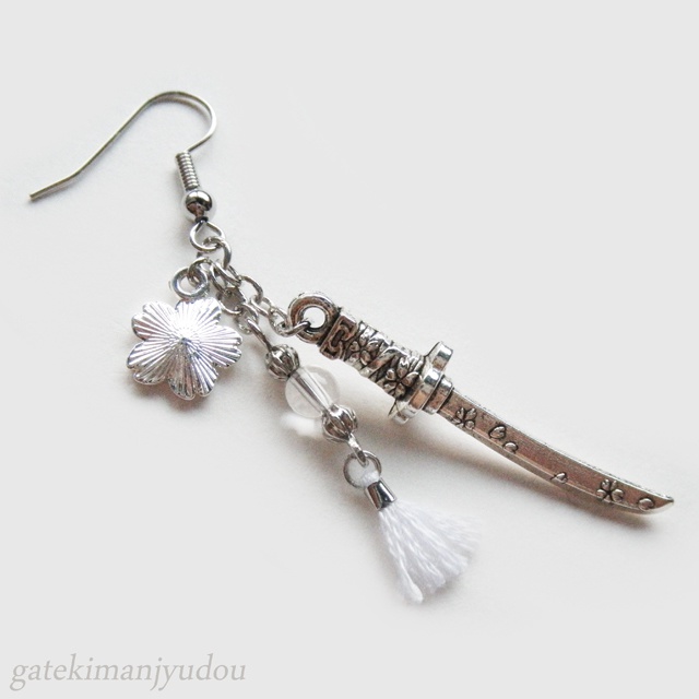 日本刀ピアス◆鶴丸国永【イヤリング・樹脂フックピアス等変更可】