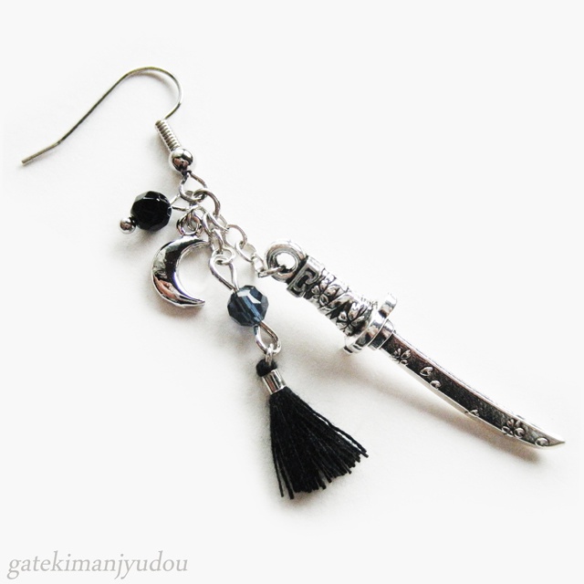 日本刀ピアス◆燭台切光忠【イヤリング・樹脂フックピアス等変更可】
