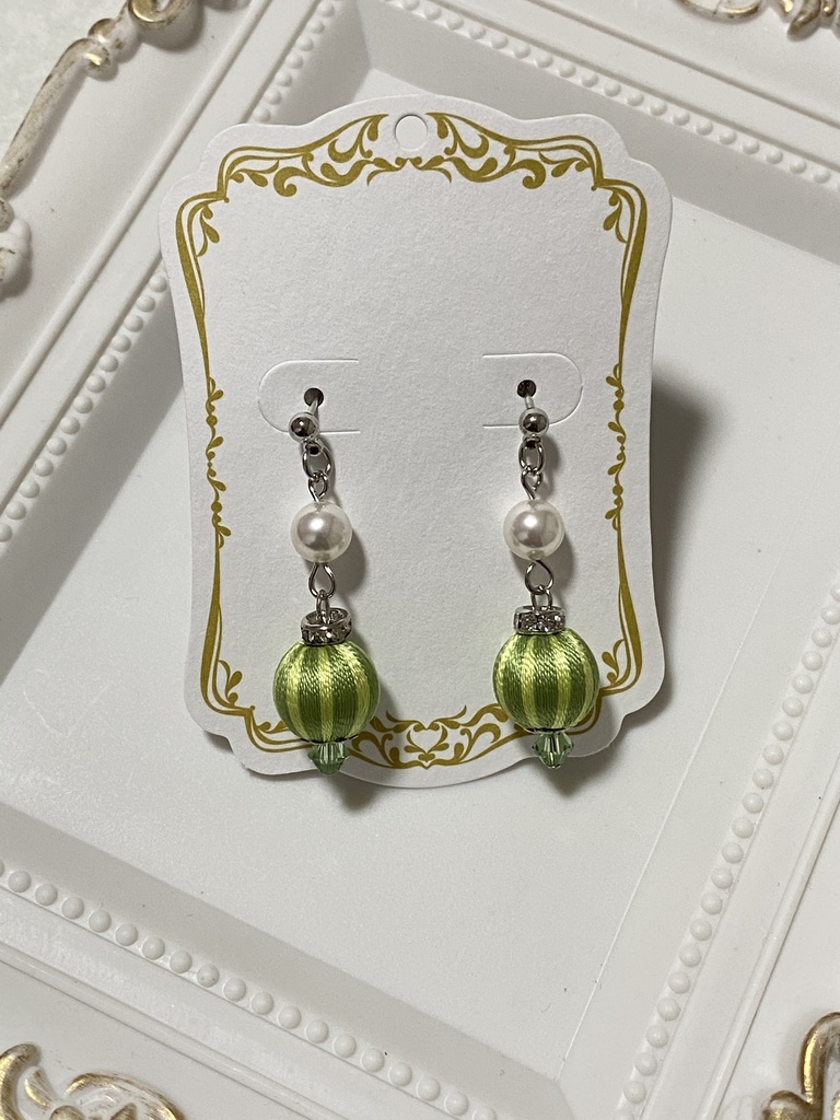巻き玉ピアス