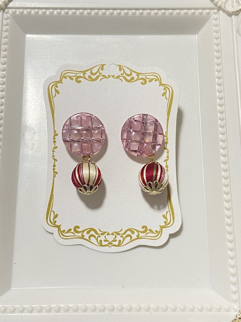 ブルーロック さまぁたいむ巻き玉モチーフピアス