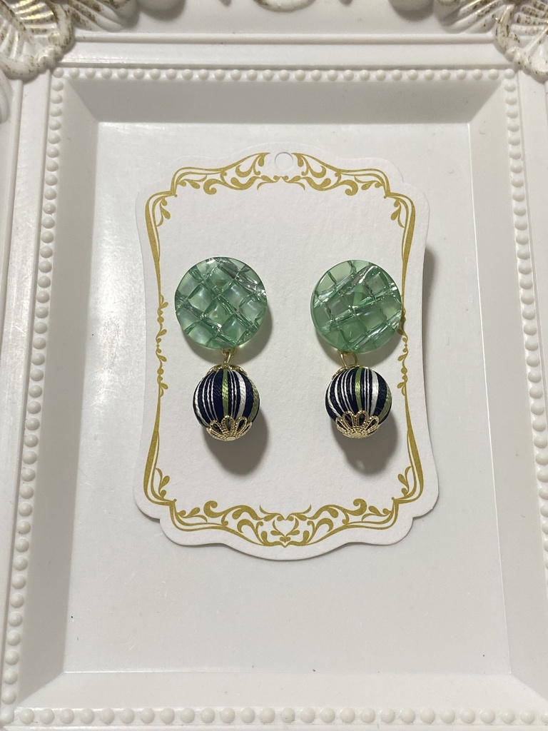 ブルーロック さまぁたいむ巻き玉モチーフピアス