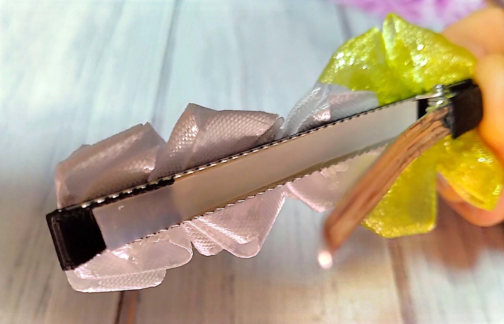 リボンヘアクリップ《見つけてほしくて》