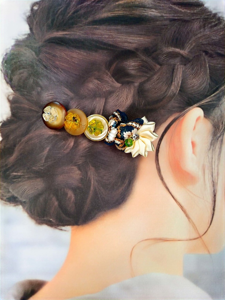 インド刺繍リボンヘアクリップ《舞い上がる願い》