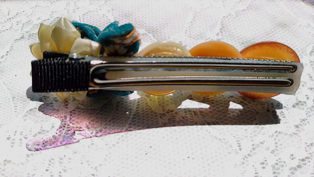 インド刺繍リボンヘアクリップ《舞い上がる願い》