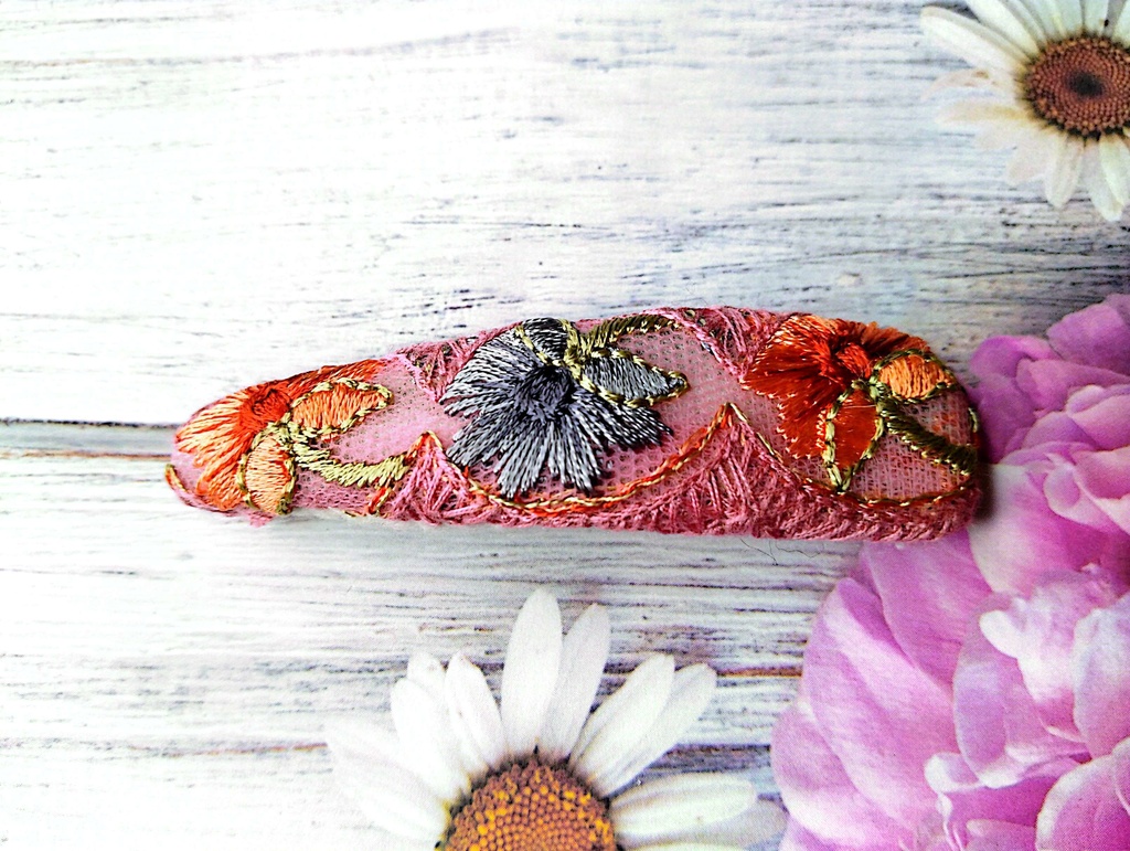 インド刺繍リボンパッチン留め《カノンを奏でて》