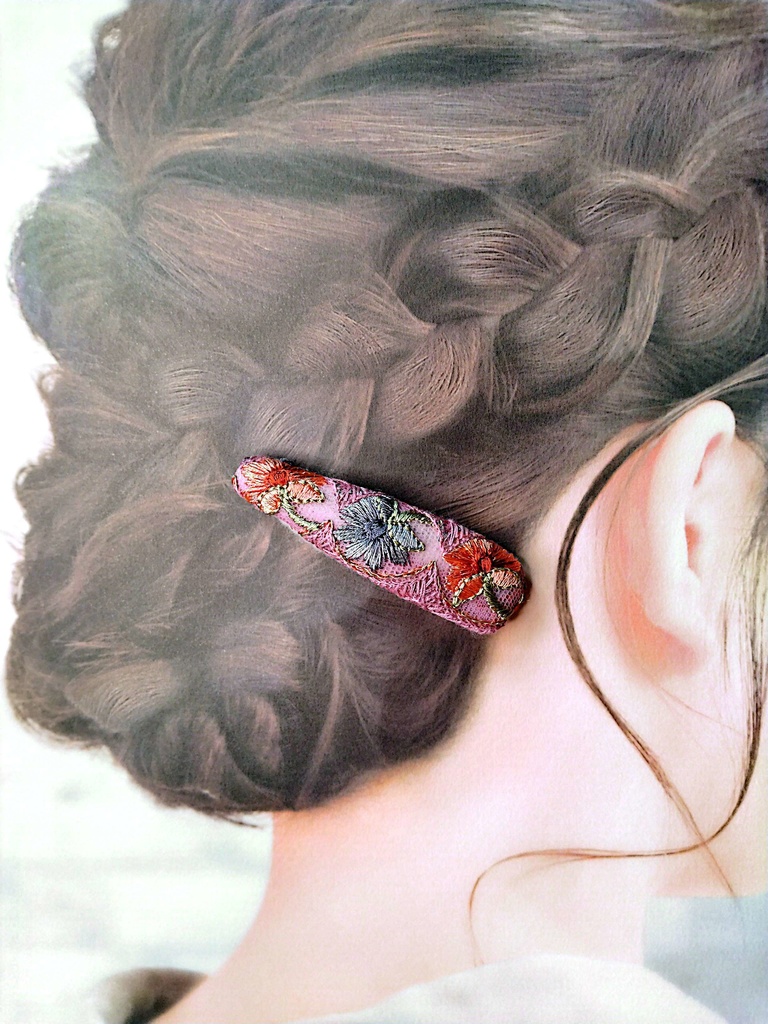 インド刺繍リボンパッチン留め《カノンを奏でて》