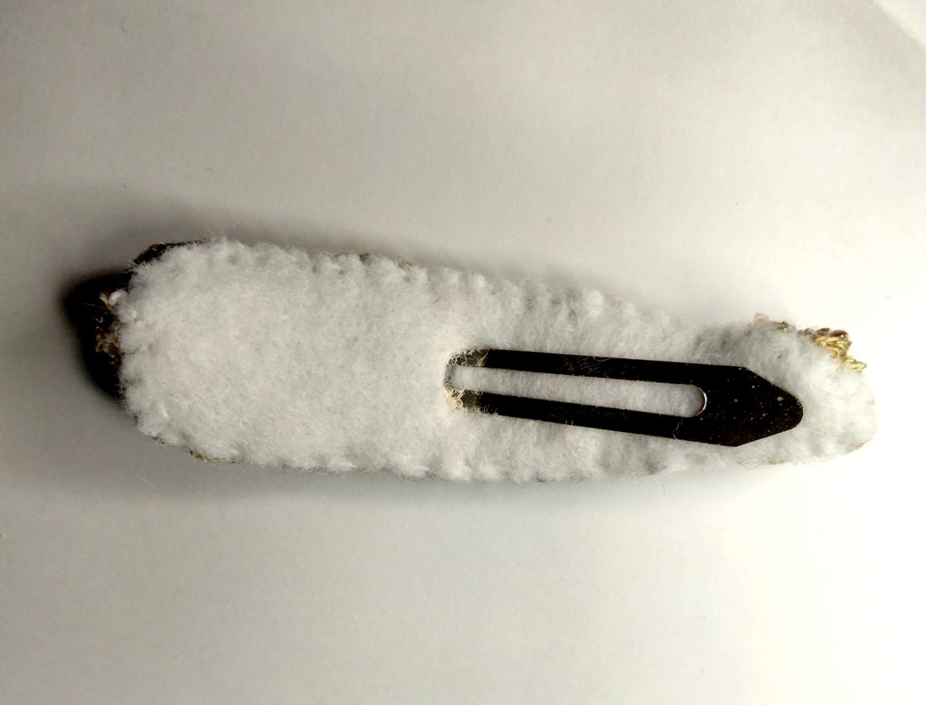 インド刺繍リボンパッチン留め《貴婦人の冬》