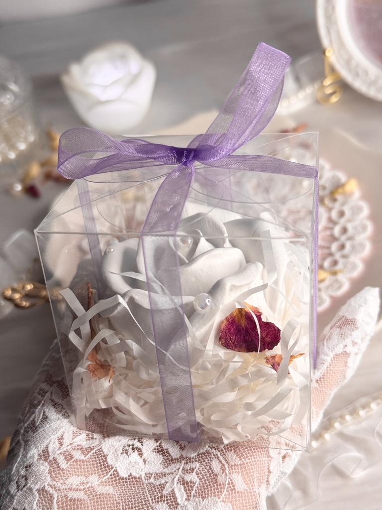 【雪解けのミルクローズ】シリーズ第2弾!~白薔薇の貴婦人~(アロマストーン)ラッピング付き