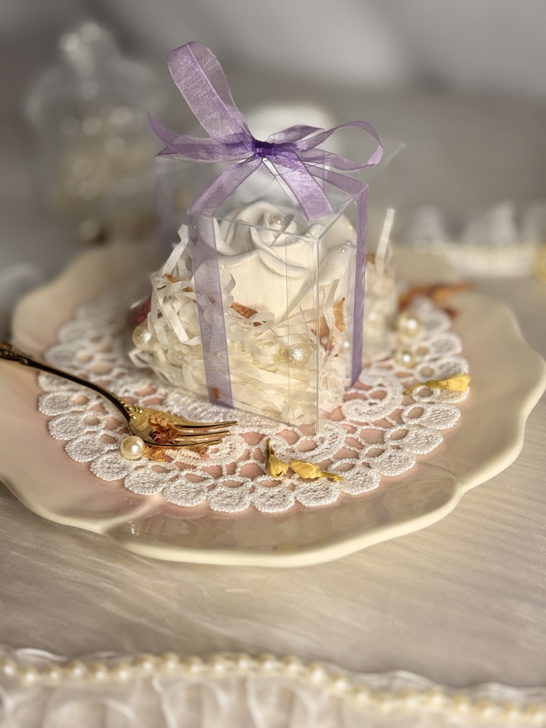 【雪解けのミルクローズ】シリーズ第2弾!~白薔薇の貴婦人~(アロマストーン)ラッピング付き