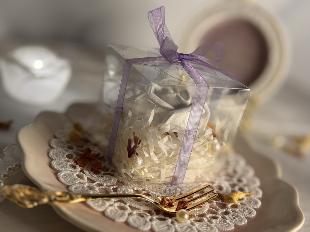 【雪解けのミルクローズ】シリーズ第2弾!~白薔薇の貴婦人~(アロマストーン)ラッピング付き